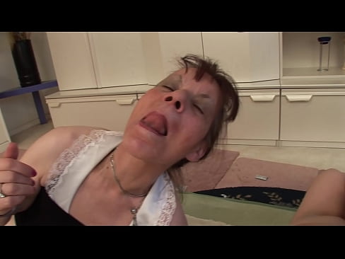 ❤️ Zwei Großmütter und ein Großvater haben einen Dreier ❌ Fucking video bei uns de.watchhentai.ru ❌❤