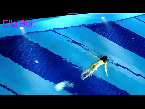 ❤️ Ich kann nicht aufhören zuzusehen, junge Blondine beim Nacktschwimmen im Pool des ELLA BOLT Resorts erwischt ❌ Fucking video bei uns de.watchhentai.ru ❌❤